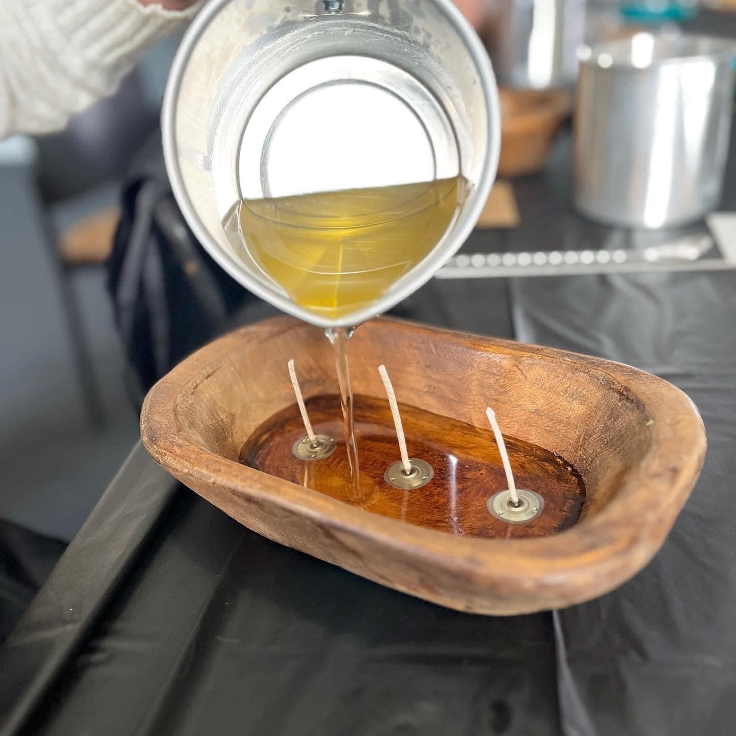 Happy Time Resort Spring Candle Pour Event